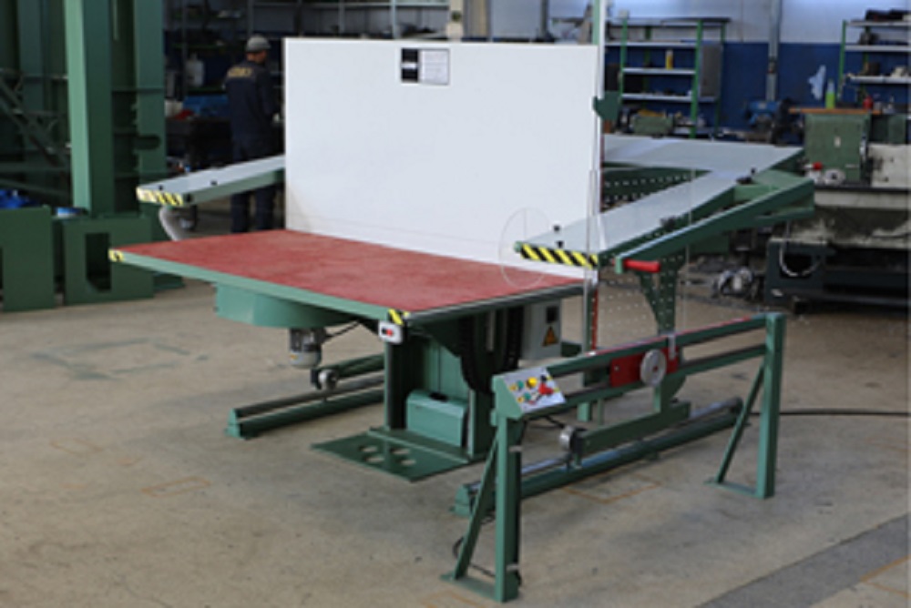 Machine à couper des contours BA S102 Gimo